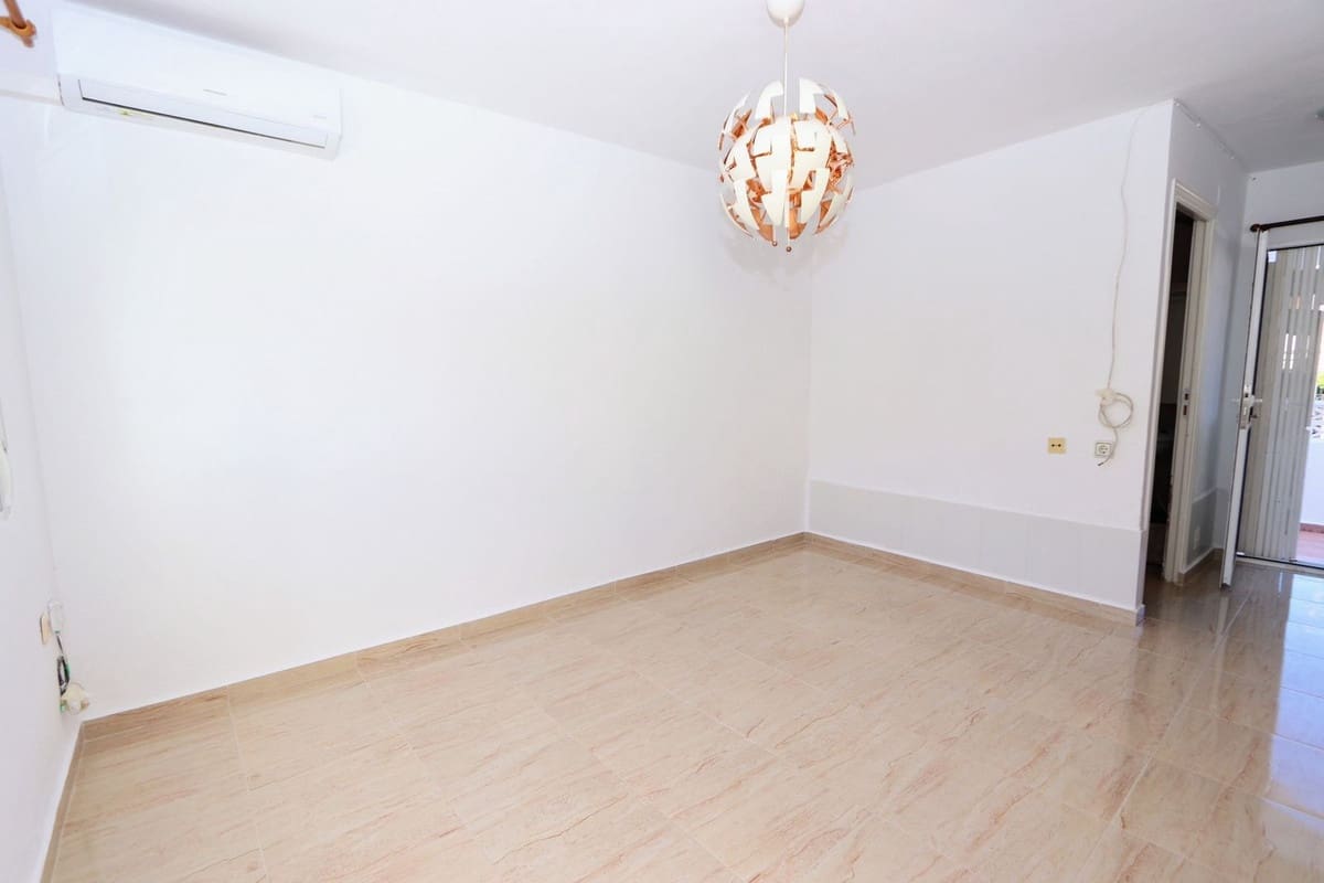 2 sypialnia Dom na sprzedaż w Los Balcones z basenem - 160 000 € (Ref: 9446206)