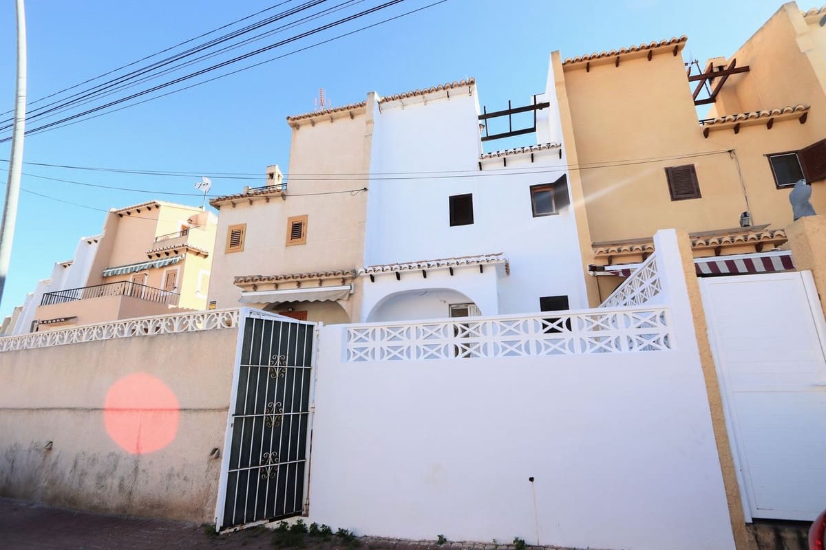 2 sypialnia Dom na sprzedaż w Los Balcones z basenem - 160 000 € (Ref: 9446206)