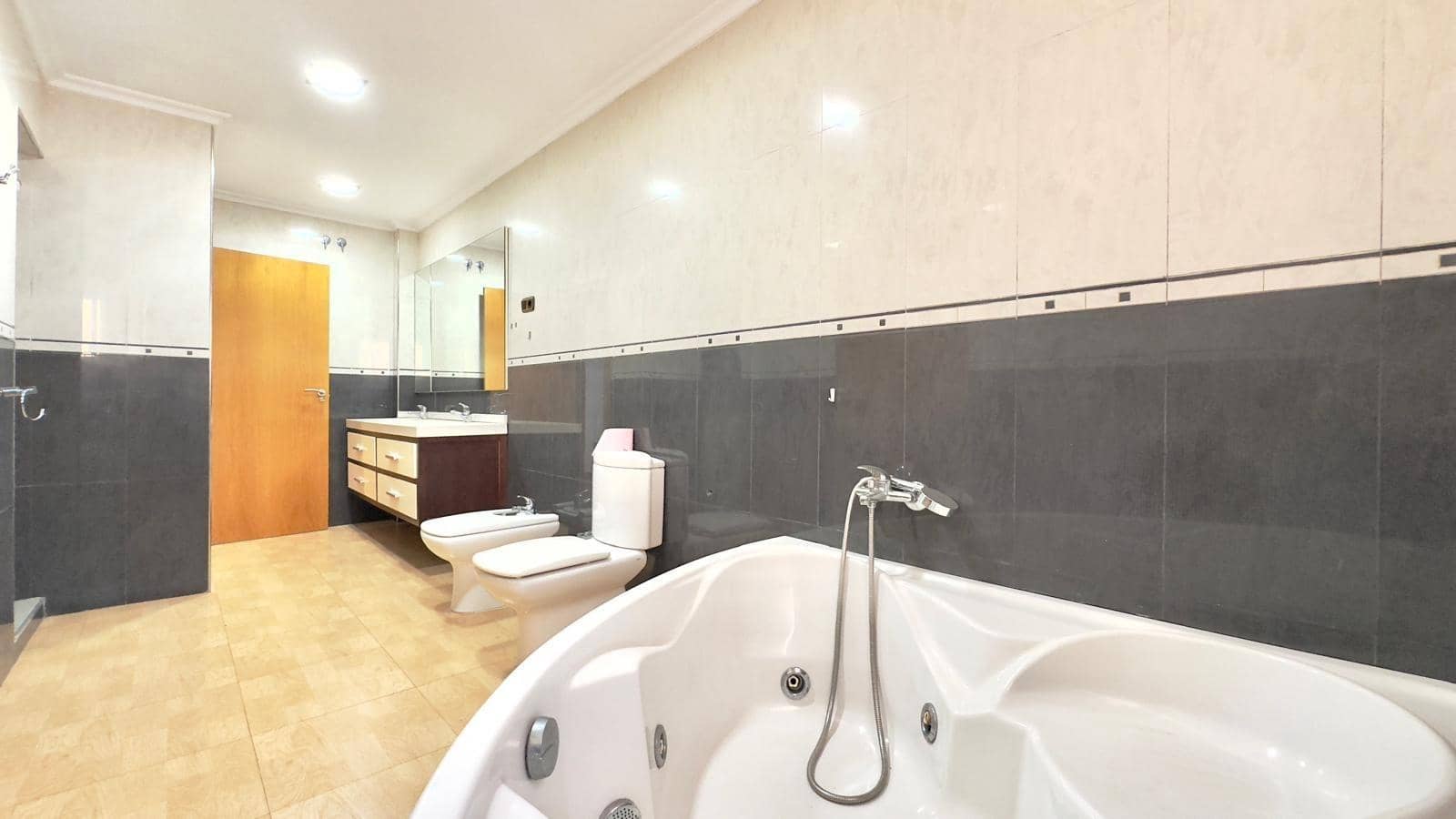 Apartamento de 3 habitaciones en Torrevieja en venta - 209.900 € (Ref: 9448693)