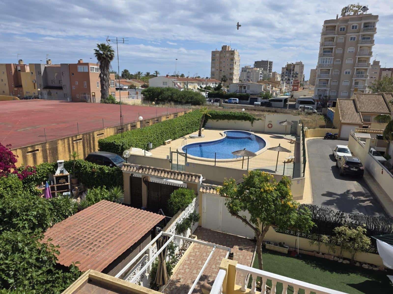 4 bedroom Townhouse for sale in Torrevieja with pool - € 248,000 (Ref: 9448694)