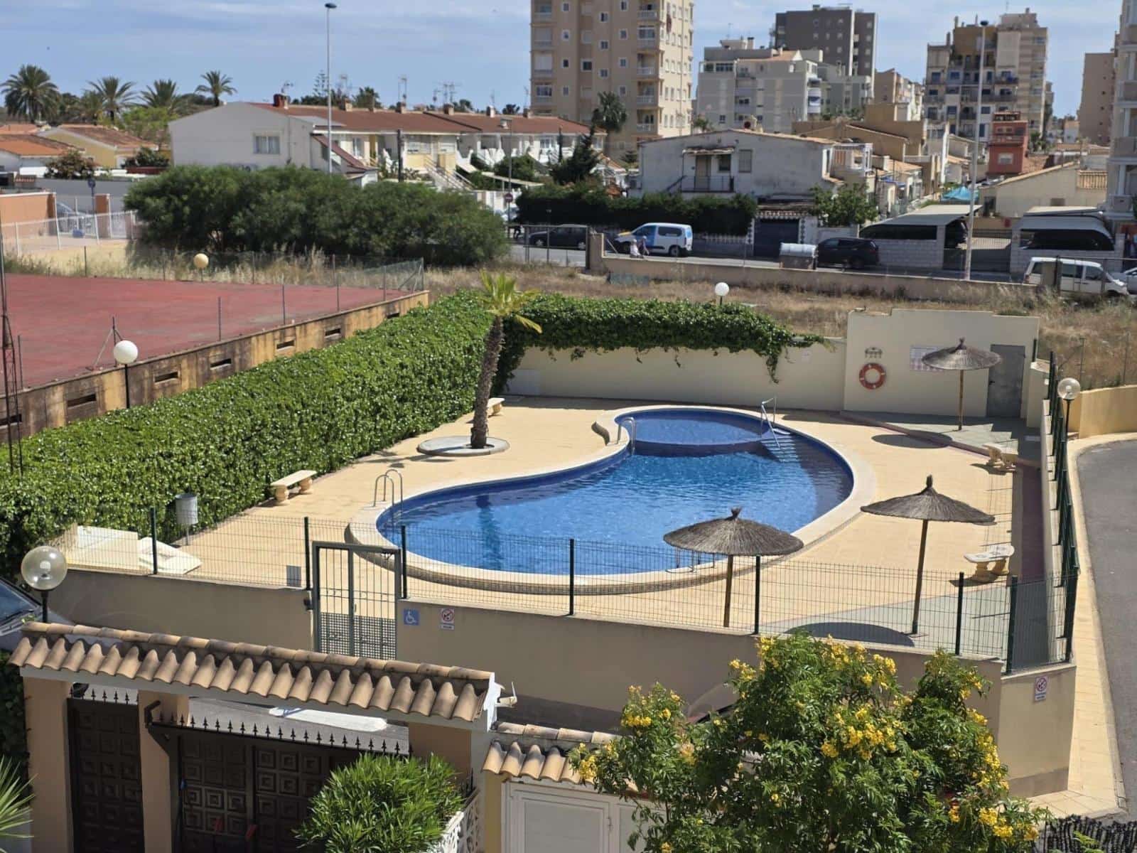 4 bedroom Townhouse for sale in Torrevieja with pool - € 248,000 (Ref: 9448694)