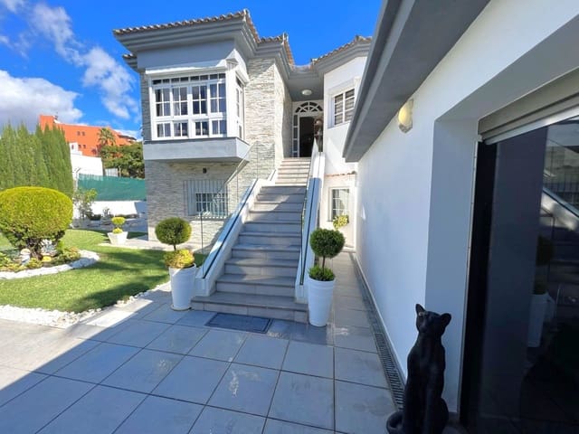 3 bedroom Villa for sale in Zona Calvario, Estepona - € 1,150,000 (Ref: 9453213)