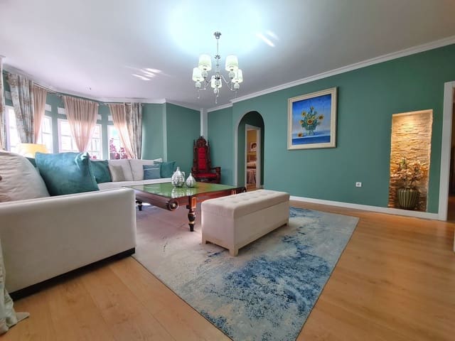 Chalet de 3 habitaciones en Zona Calvario, Estepona en venta - 1.150.000 € (Ref: 9453213)