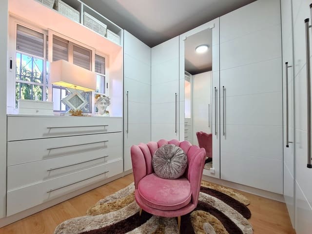 Chalet de 3 habitaciones en Zona Calvario, Estepona en venta - 1.150.000 € (Ref: 9453213)