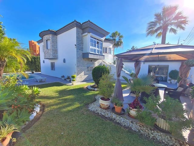 Chalet de 3 habitaciones en Zona Calvario, Estepona en venta - 1.150.000 € (Ref: 9453213)