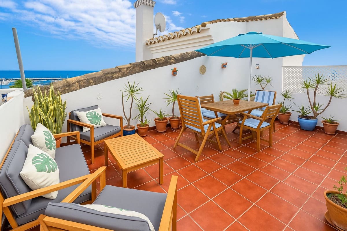 2 Zimmer Penthouse zu verkaufen in La Duquesa / Puerto de la Duquesa - 330.000 € (Ref: 9453221)