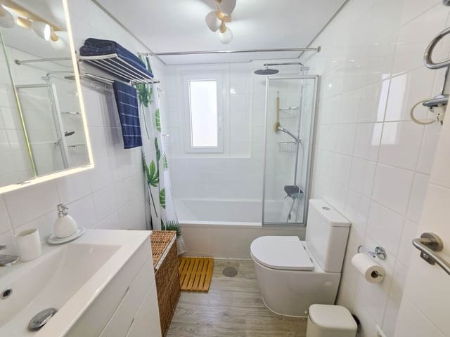 2 quarto Apartamento para venda em La Duquesa / Puerto de la Duquesa, Manilva - 320 000 € (Ref: 9453221)