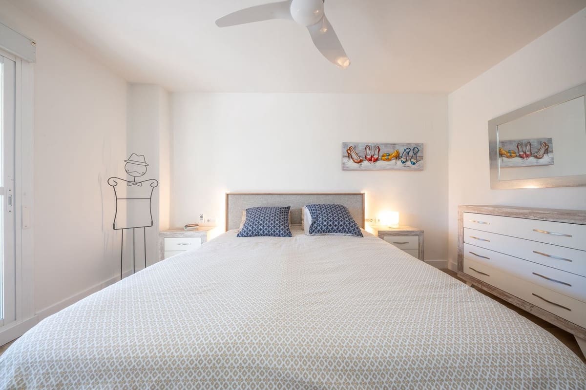 Apartamento de 2 habitaciones en Puerto Banus en venta - 689.000 € (Ref: 9456148)