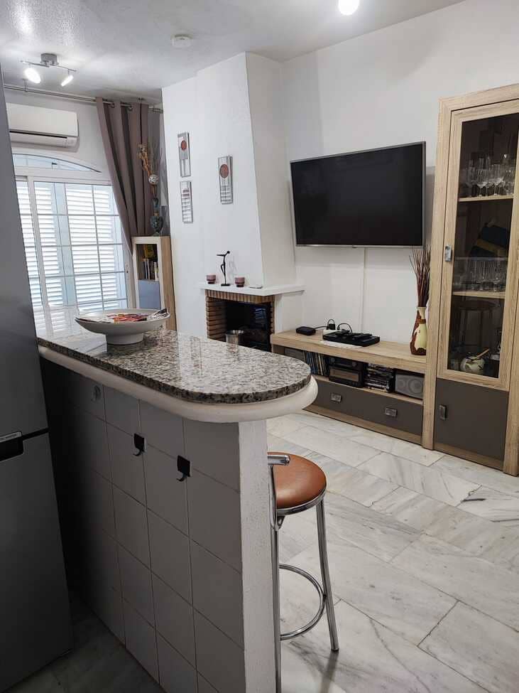 2 soveværelse Strandlejlighed til salg i Torrevieja med swimmingpool garage - € 269.000 (Ref: 9459764)