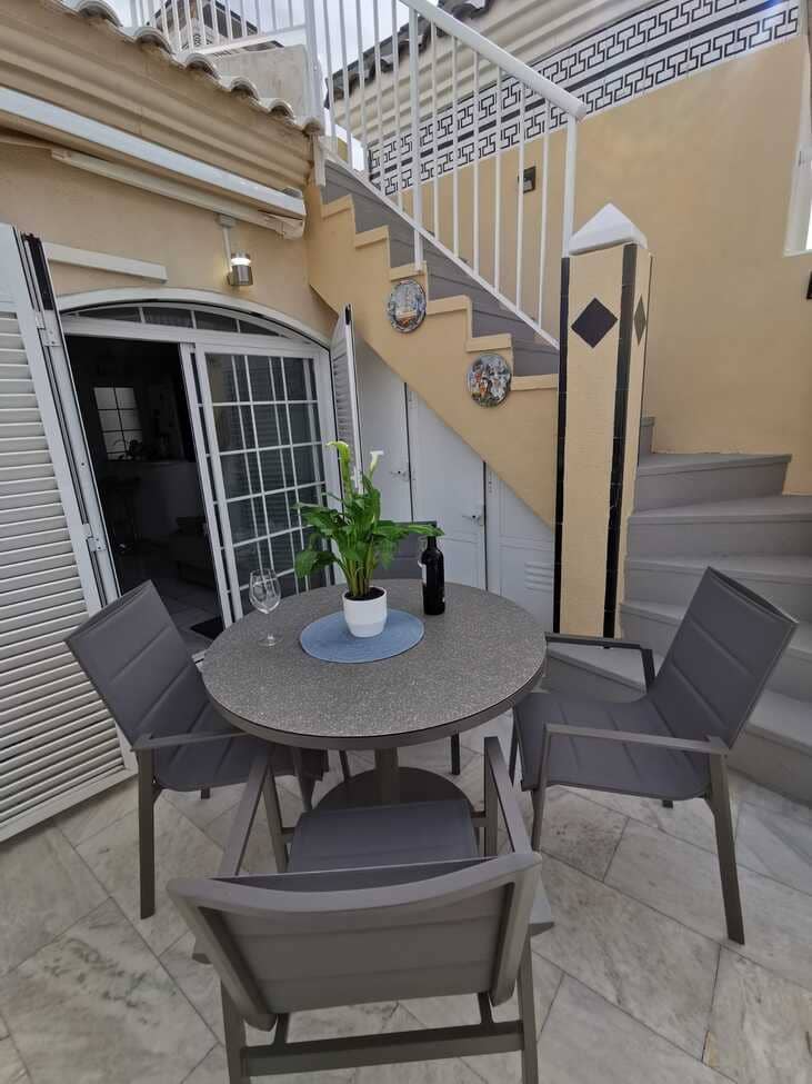 2 soveværelse Strandlejlighed til salg i Torrevieja med swimmingpool garage - € 269.000 (Ref: 9459764)