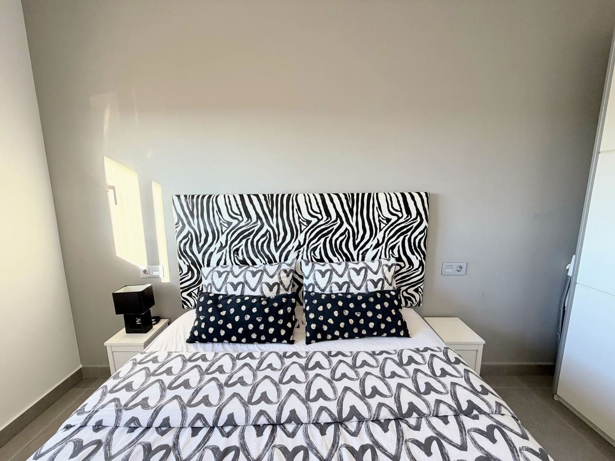 Apartamento de 2 habitaciones en Pilar de la Horadada en venta con piscina garaje - 219.900 € (Ref: 9461963)