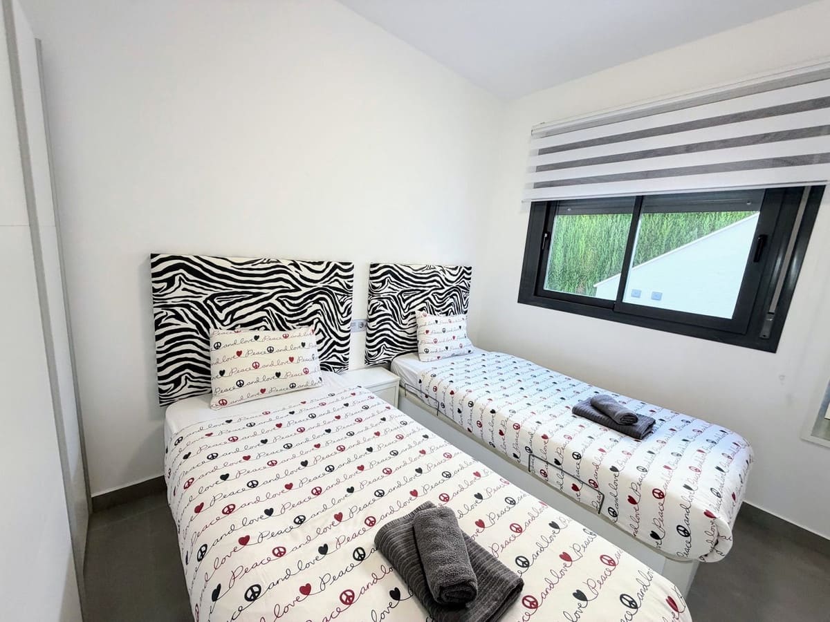 2 soverom Leilighet til salgs i Pilar de la Horadada med svømmebasseng garasje - € 219 900 (Ref: 9461963)