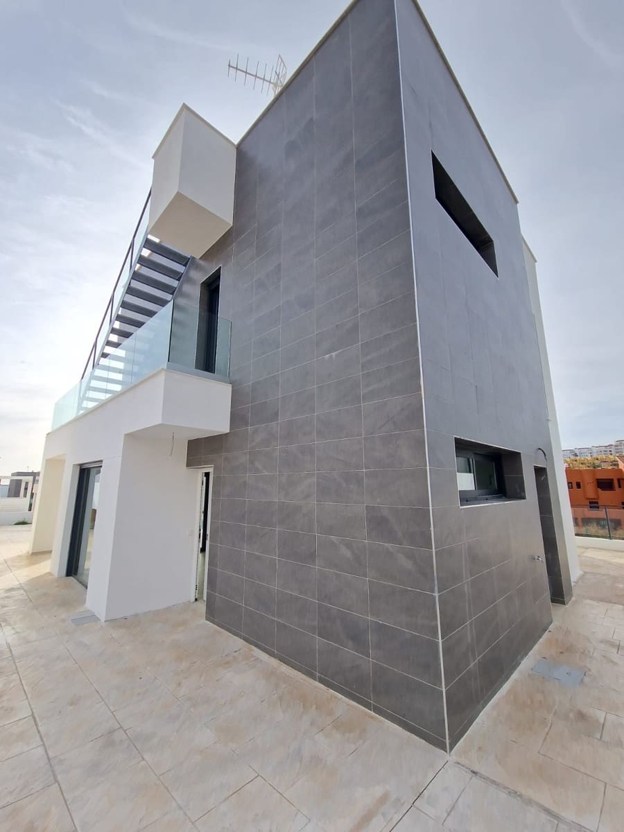 Chalet de 4 habitaciones en Manilva en venta con piscina - 730.000 € (Ref: 9464899)