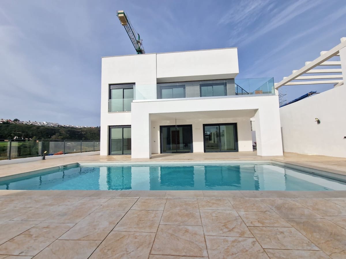 4 bedroom Villa for sale in Manilva with pool - € 780,000 (Ref: 9464899)