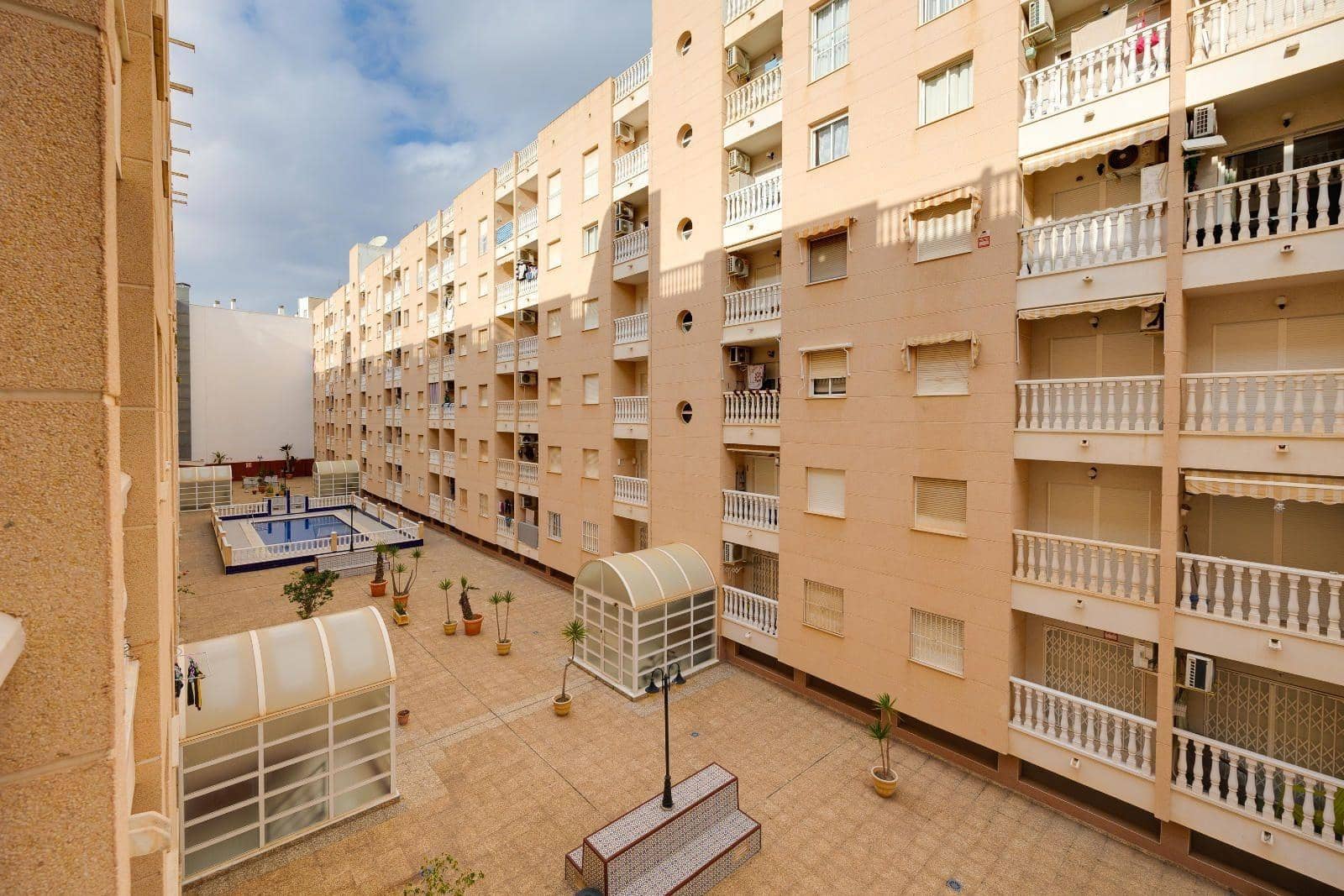 Apartamento de 3 habitaciones en Torrevieja en venta con piscina - 159.969 € (Ref: 9464906)