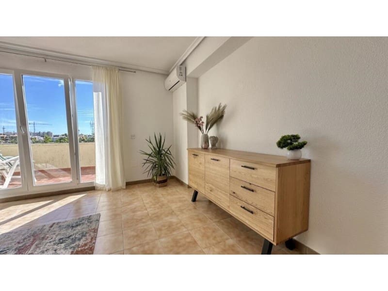 Ático de 2 habitaciones en Torrevieja en venta - 247.000 € (Ref: 9464907)