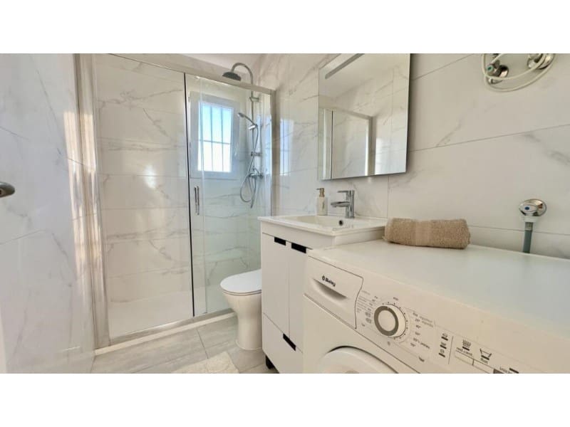 Ático de 2 habitaciones en Torrevieja en venta - 247.000 € (Ref: 9464907)