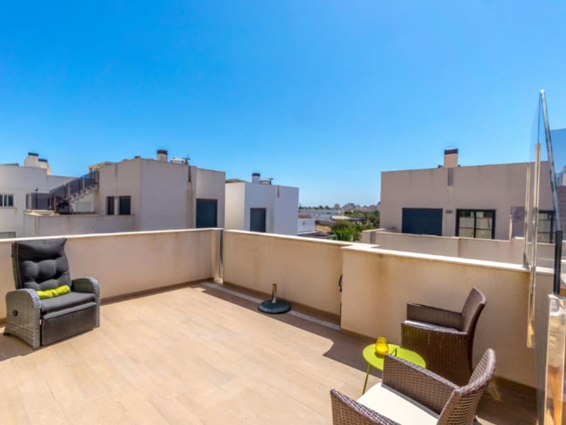 Chalet de 5 habitaciones en Torrevieja en venta - 439.000 € (Ref: 9464908)