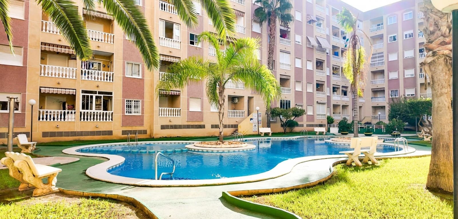 2 Zimmer Apartment zu verkaufen in Torrevieja mit Pool - 169.900 € (Ref: 9465495)