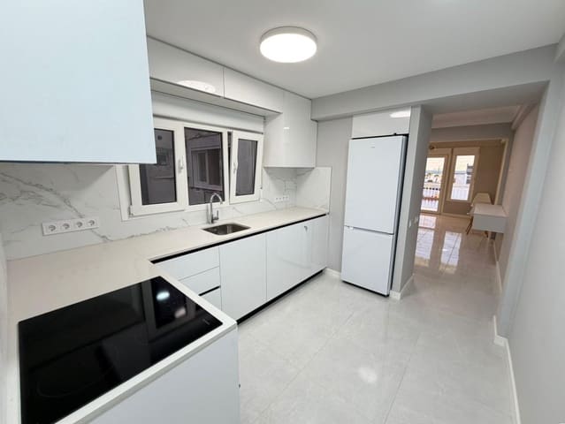 3 quarto Apartamento para venda em Las Piscinas Naturales, Torrevieja - 180 000 € (Ref: 9468314)