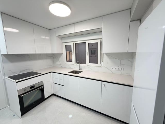 3 quarto Apartamento para venda em Las Piscinas Naturales, Torrevieja - 180 000 € (Ref: 9468314)