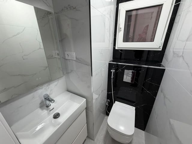 3 quarto Apartamento para venda em Las Piscinas Naturales, Torrevieja - 180 000 € (Ref: 9468314)