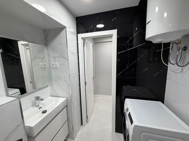 3 quarto Apartamento para venda em Las Piscinas Naturales, Torrevieja - 180 000 € (Ref: 9468314)