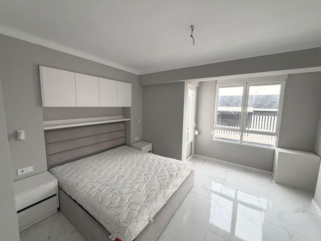 Apartamento de 3 habitaciones en Las Piscinas Naturales, Torrevieja en venta - 250.000 € (Ref: 9468315)