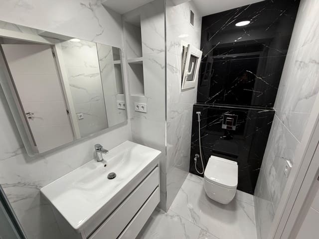 Apartamento de 3 habitaciones en Las Piscinas Naturales, Torrevieja en venta - 250.000 € (Ref: 9468315)