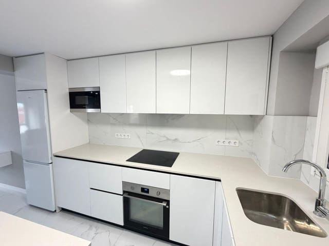 3 quarto Apartamento para venda em Las Piscinas Naturales, Torrevieja - 250 000 € (Ref: 9468315)