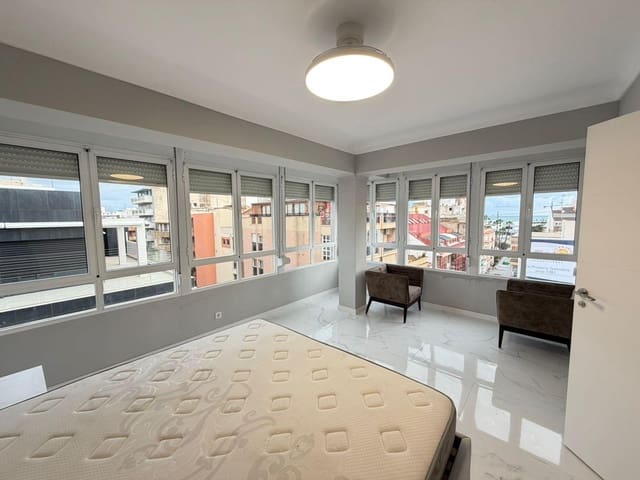 3 quarto Apartamento para venda em Las Piscinas Naturales, Torrevieja - 250 000 € (Ref: 9468315)