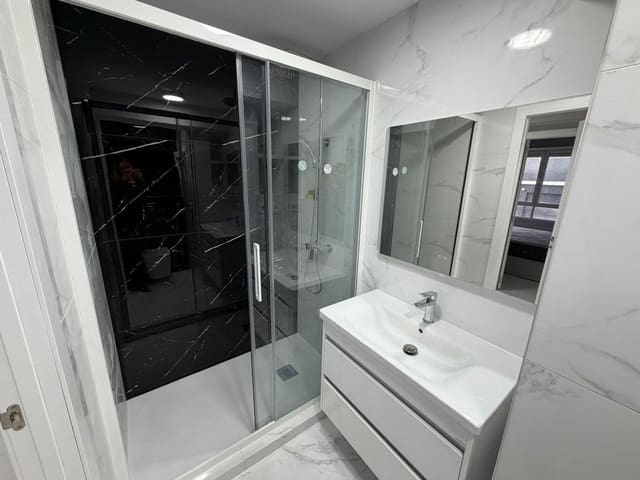 3 quarto Apartamento para venda em Las Piscinas Naturales, Torrevieja - 250 000 € (Ref: 9468315)