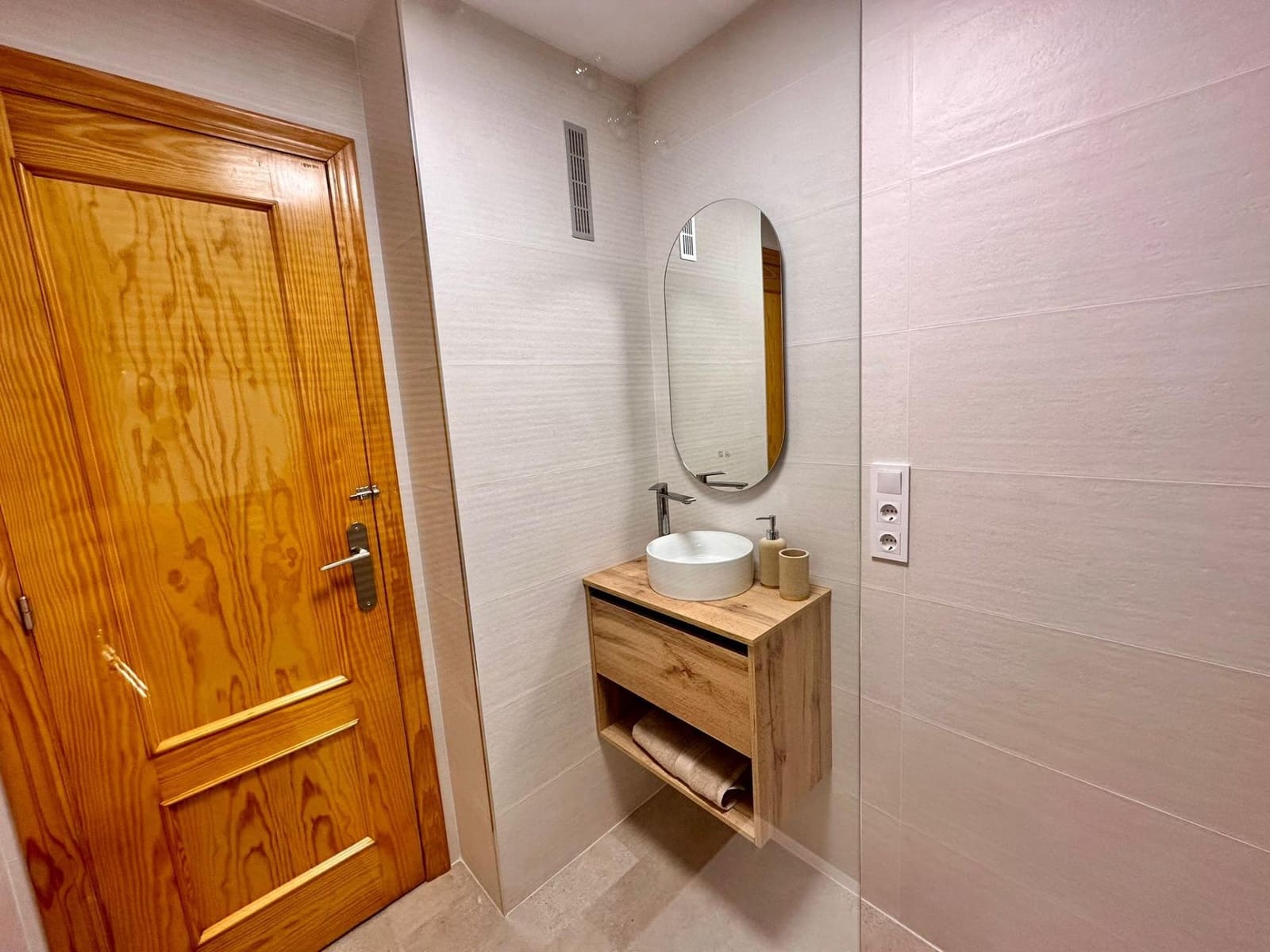 Apartamento de 2 habitaciones en Torrevieja en venta con piscina - 169.900 € (Ref: 9468316)