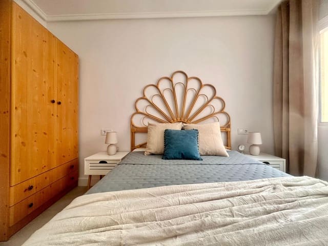 Apartamento de 2 habitaciones en Playa de los Locos, Torrevieja en venta con piscina - 169.900 € (Ref: 9468316)