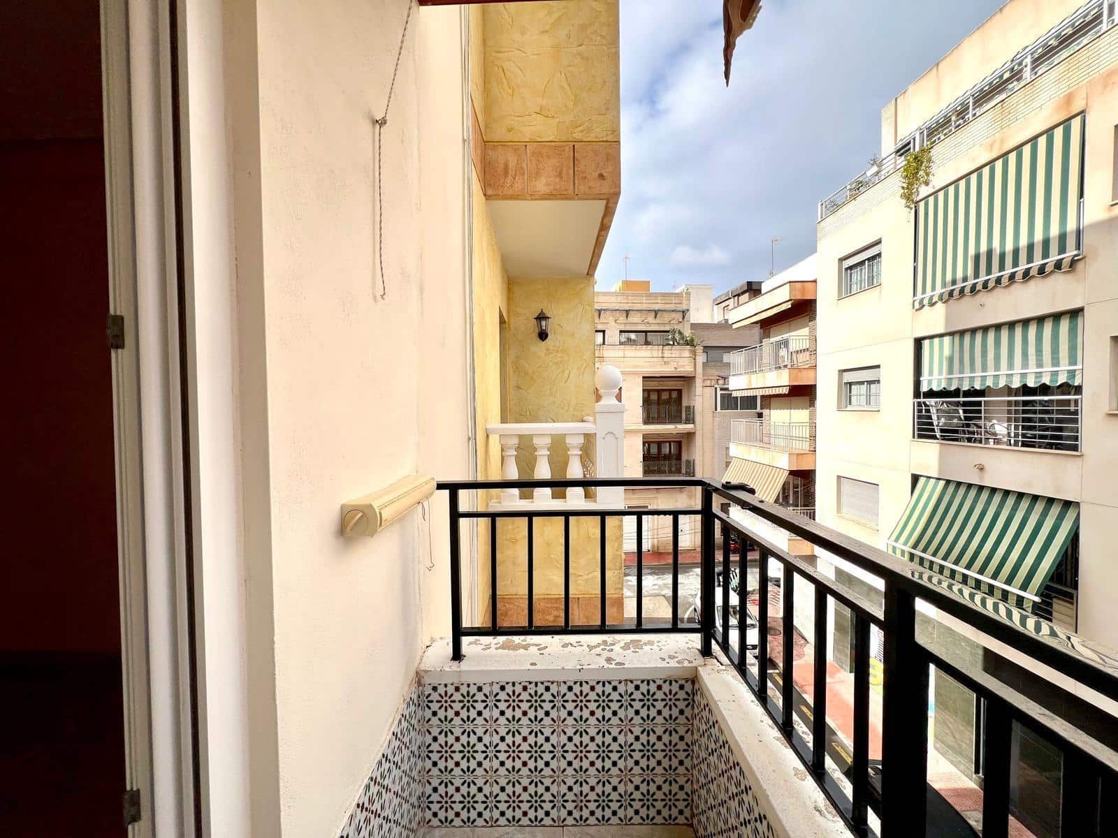 Apartamento de 3 habitaciones en Torrevieja en venta - 198.000 € (Ref: 9470325)