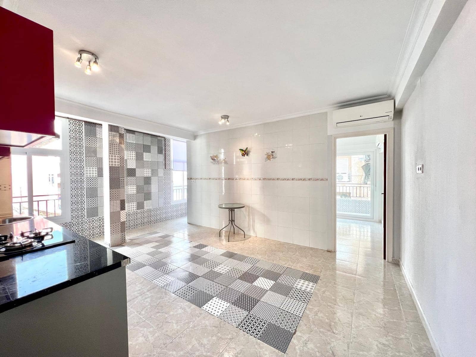 Apartamento de 3 habitaciones en Torrevieja en venta - 198.000 € (Ref: 9470325)