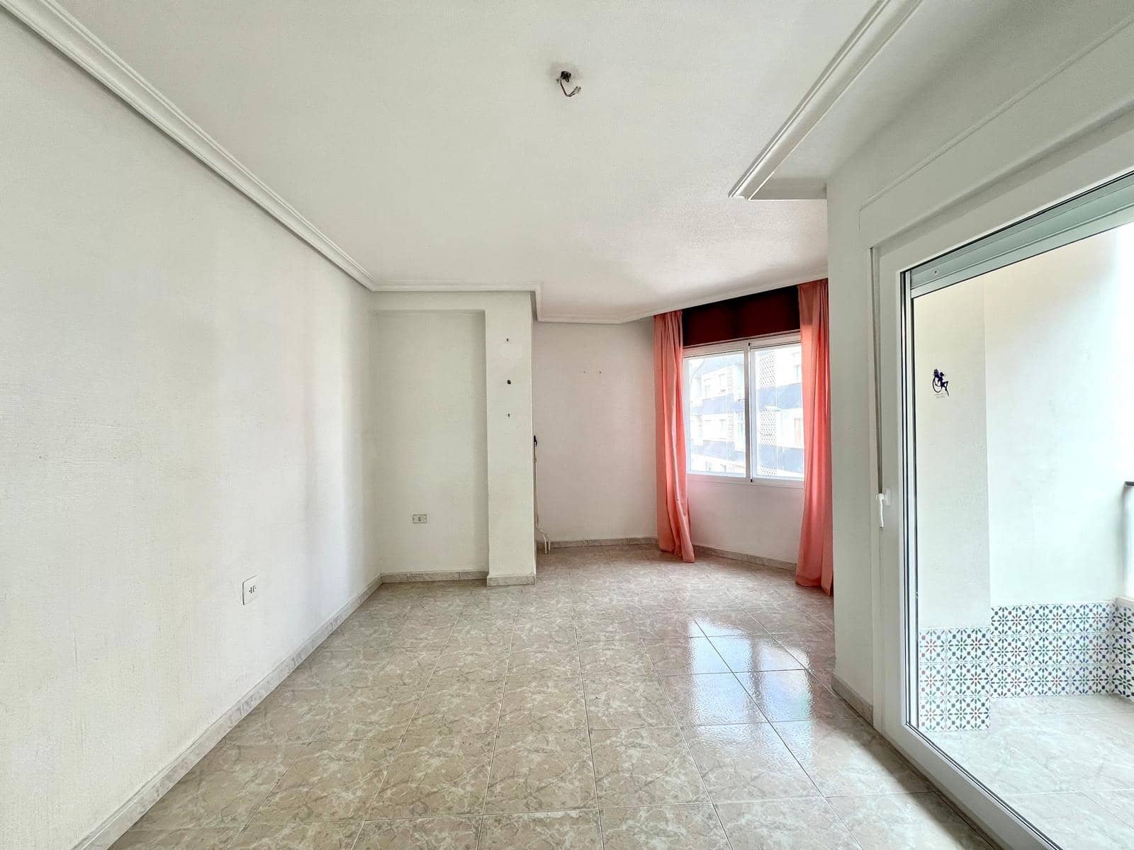 Apartamento de 3 habitaciones en Torrevieja en venta - 198.000 € (Ref: 9470325)