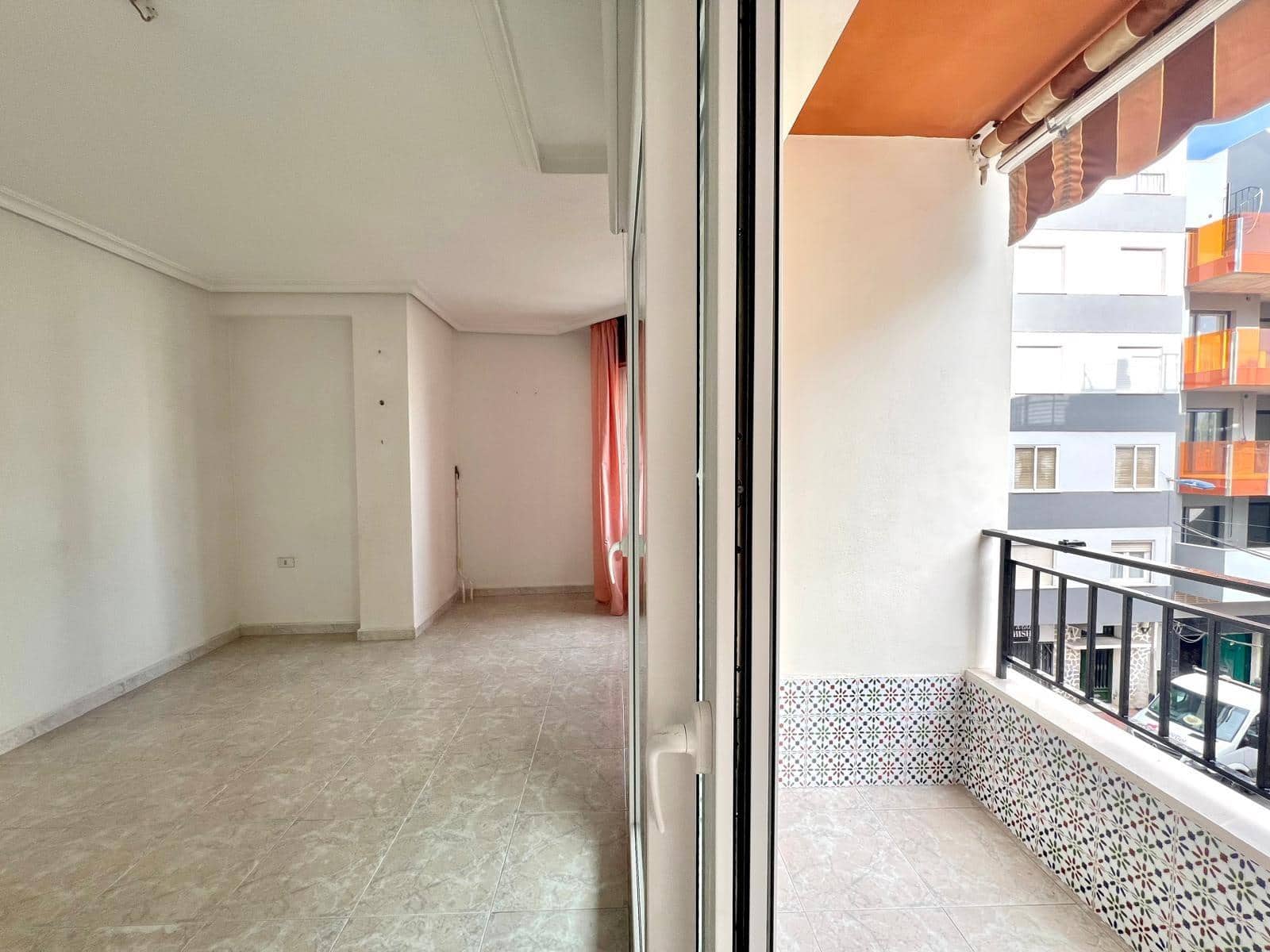 Apartamento de 3 habitaciones en Torrevieja en venta - 198.000 € (Ref: 9470325)