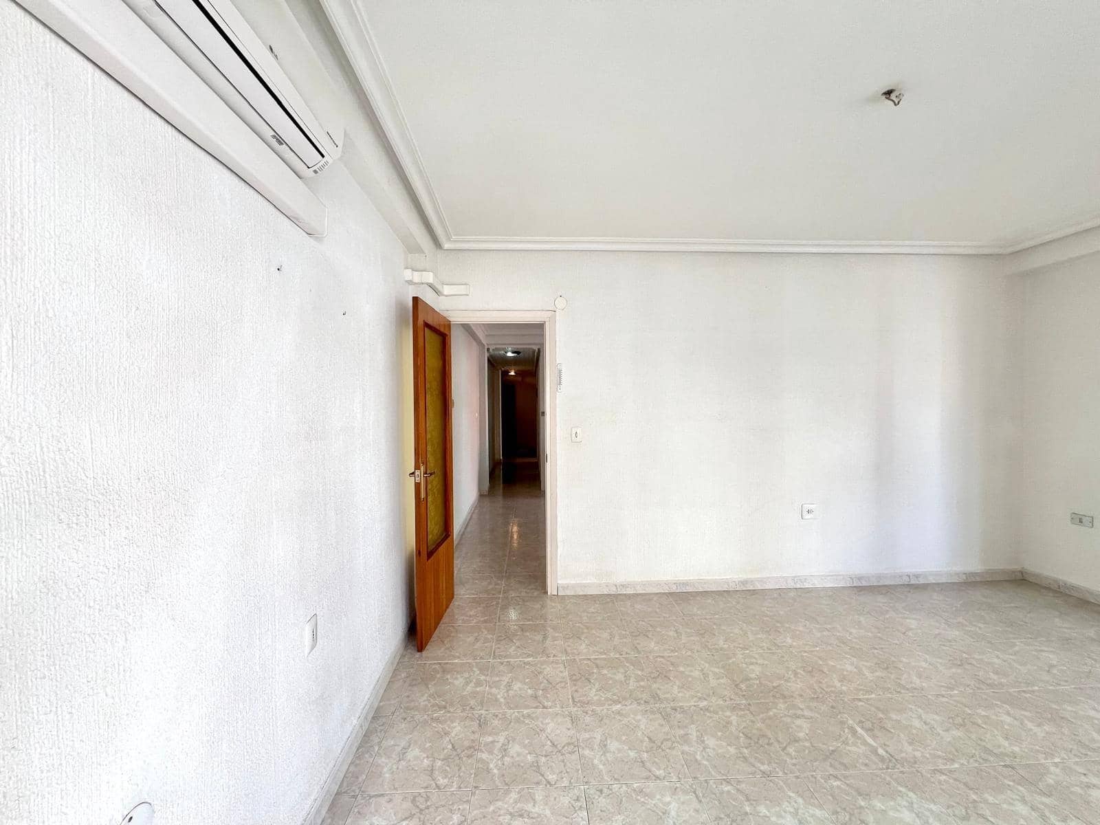 Apartamento de 3 habitaciones en Torrevieja en venta - 198.000 € (Ref: 9470325)