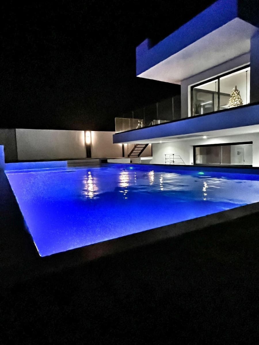 Chalet de 4 habitaciones en Corralejo en venta con piscina - 1.545.000 € (Ref: 9470328)