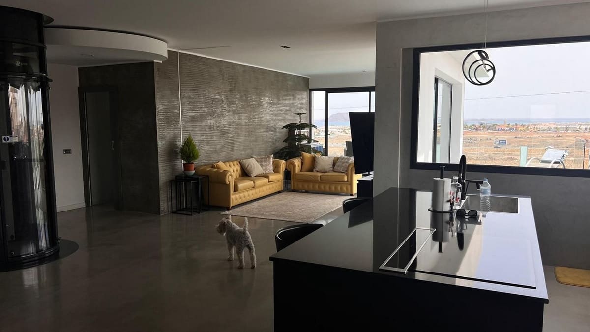 4 bedroom Villa for sale in Corralejo with pool - € 1,545,000 (Ref: 9470328)