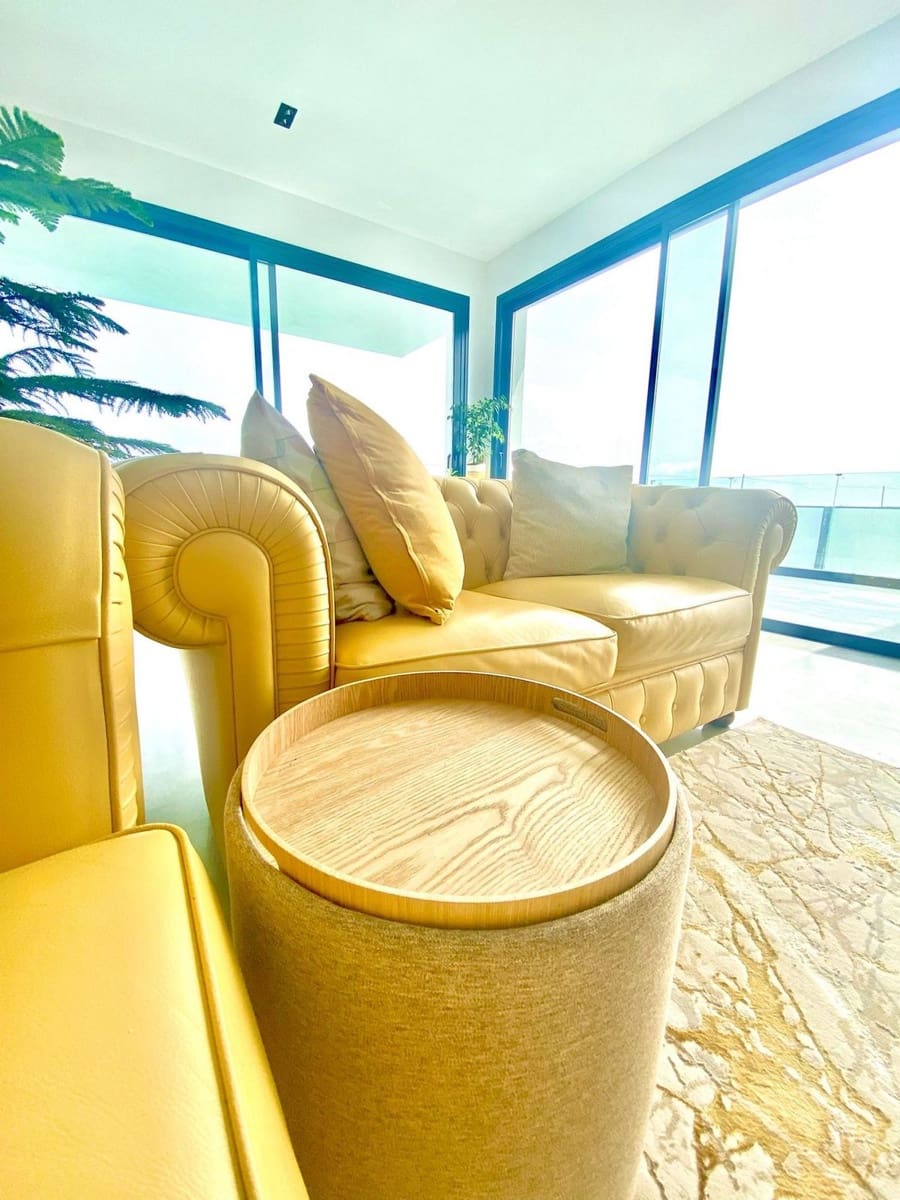 4 bedroom Villa for sale in Corralejo with pool - € 1,545,000 (Ref: 9470328)