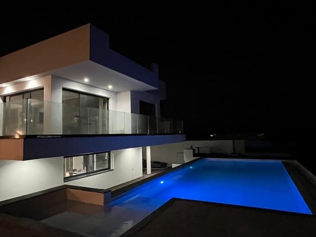 4 Zimmer Villa zu verkaufen in Corralejo, La Oliva mit Pool - 1.545.000 € (Ref: 9470328)