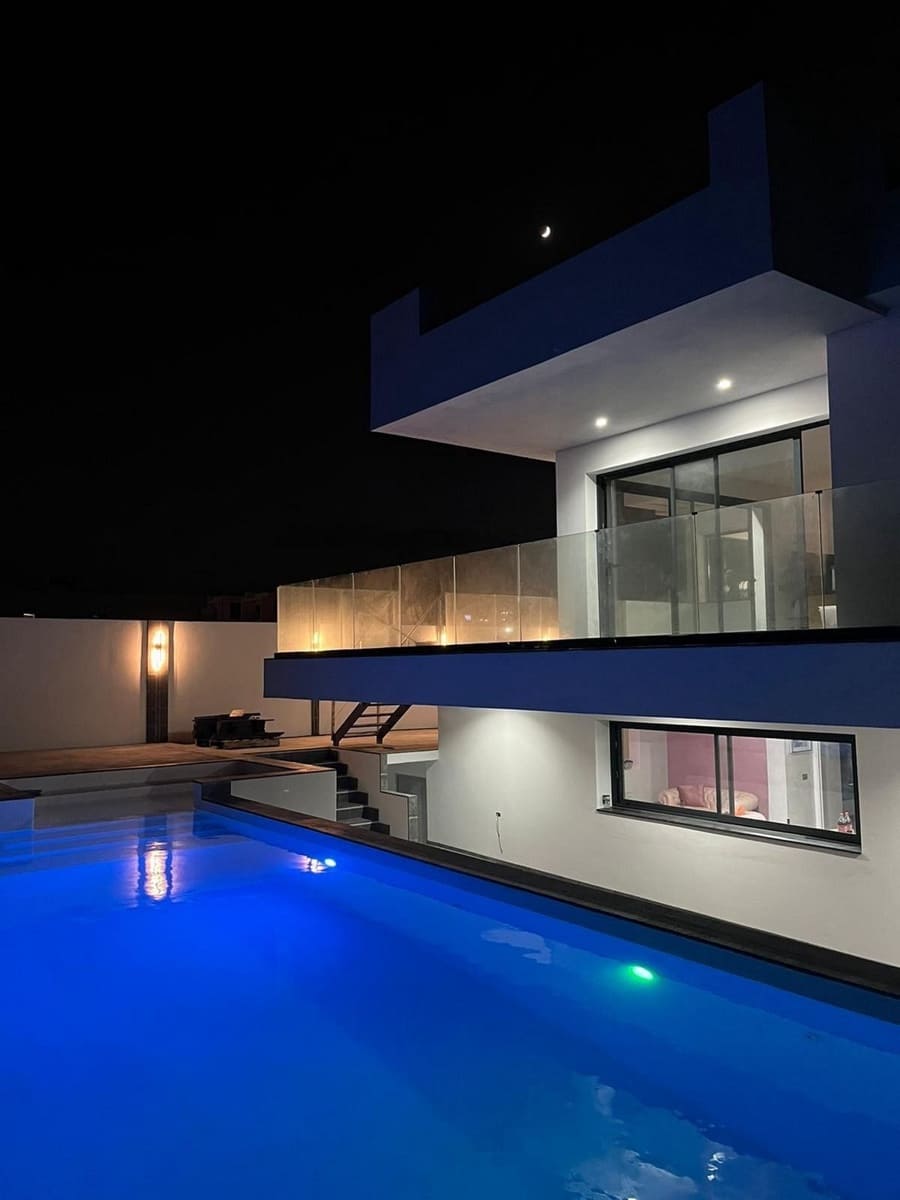4 bedroom Villa for sale in Corralejo with pool - € 1,545,000 (Ref: 9470328)