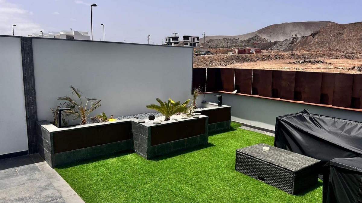 4 bedroom Villa for sale in Corralejo with pool - € 1,545,000 (Ref: 9470328)