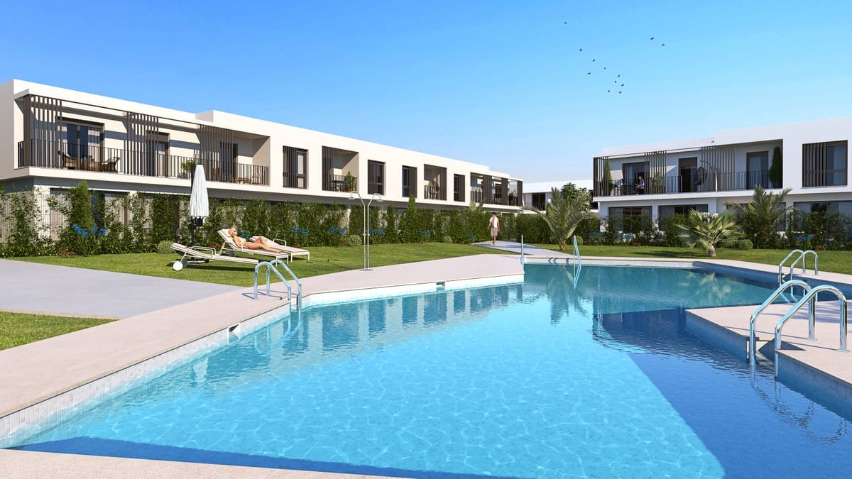 4 bedroom Townhouse for sale in San Roque with pool - € 551,000 (Ref: 9474045)