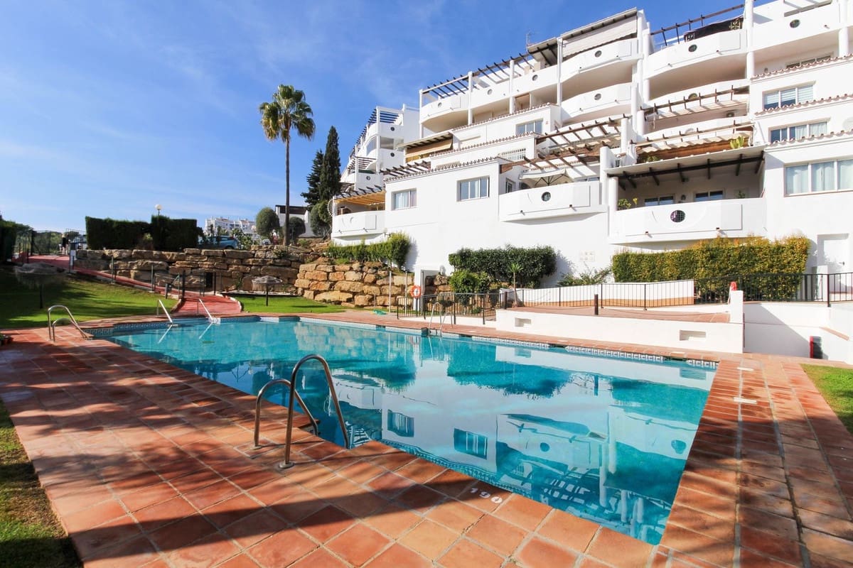 2 bedroom Apartment for sale in Riviera del Sol with pool - € 257,000 (Ref: 9475547)