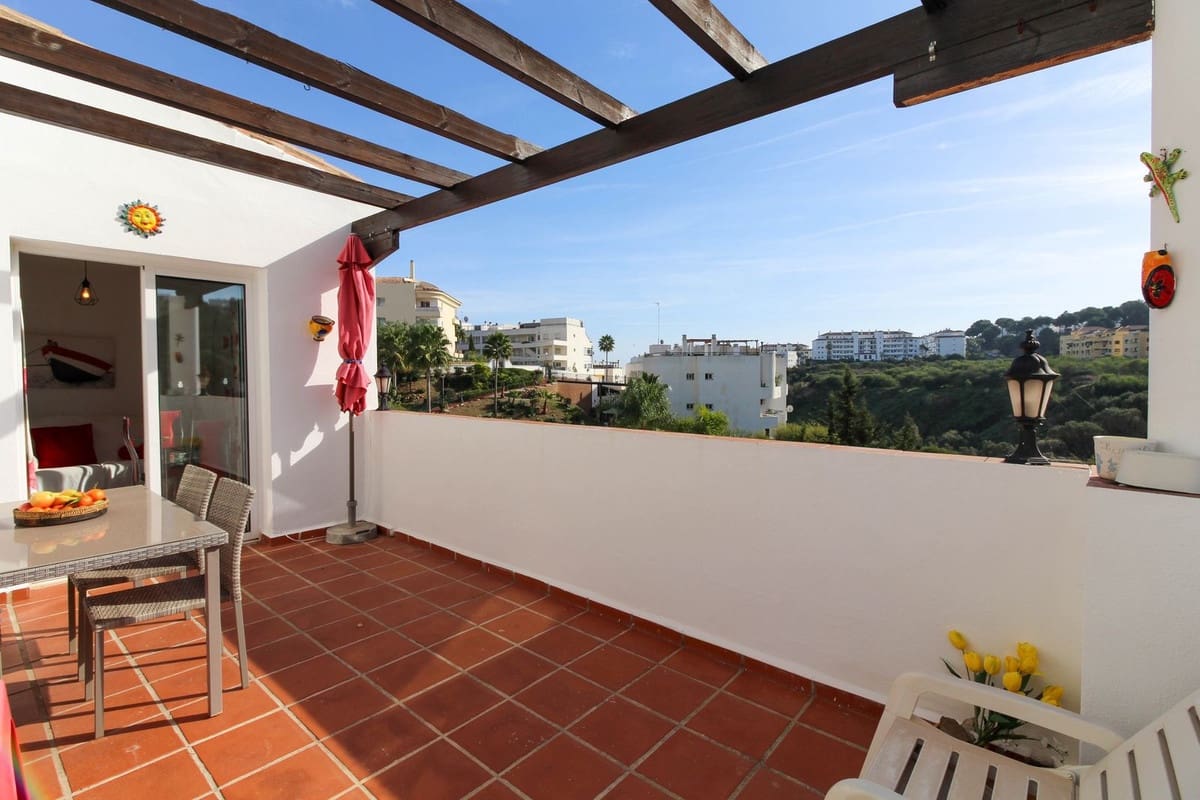 2 bedroom Apartment for sale in Riviera del Sol with pool - € 257,000 (Ref: 9475547)