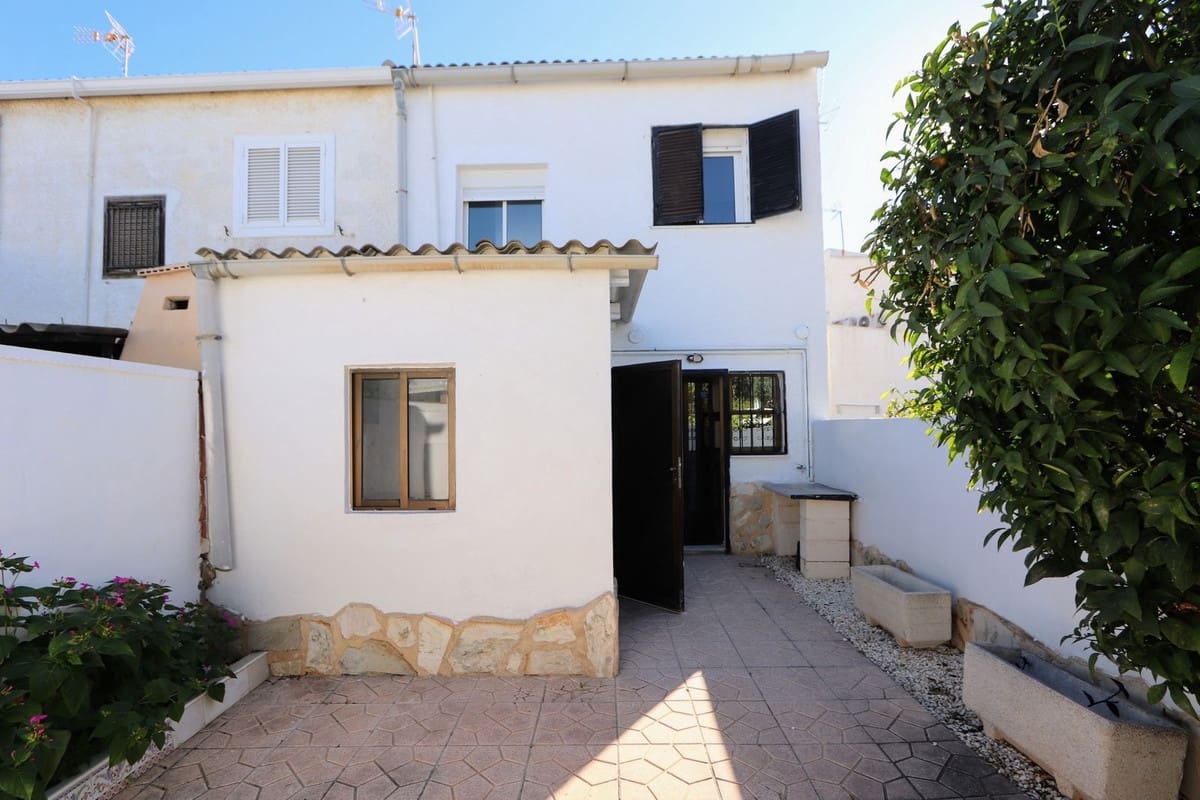 3 slaapkamer Halfvrijstaande villa te koop in Los Balcones - € 165.000 (Ref: 9481110)