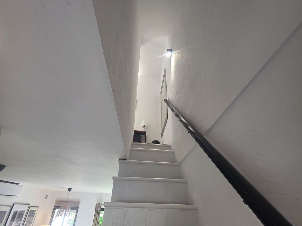 2 bedroom Townhouse for sale in Calahonda with pool - € 510,000 (Ref: 9481955)